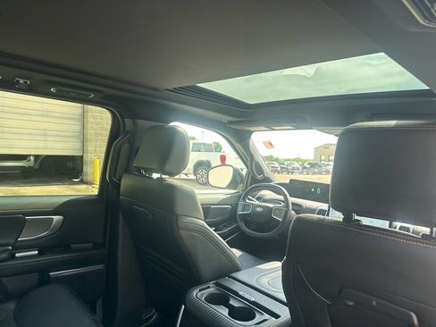 Used 2025 Ford Expedition Tremor AWD/4WD image 29