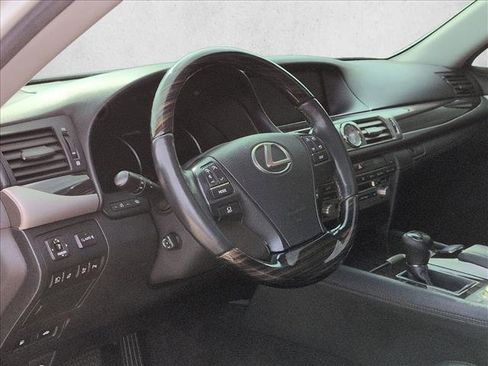 Used 2013 Lexus LS 460 AWD w/ Comfort Pkg image 10