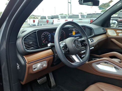 Used 2024 Mercedes-Benz GLS 450 4MATIC image 8