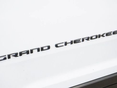 Certified 2022 Jeep Grand Cherokee L Laredo AWD/4WD image 14