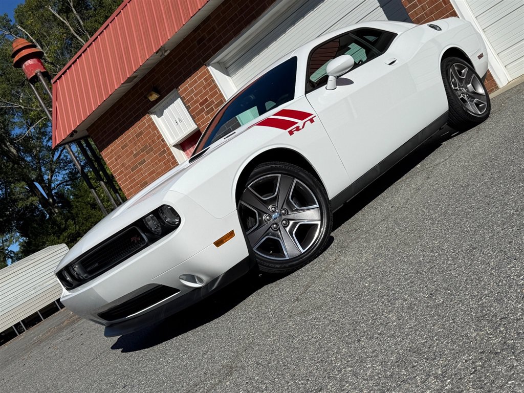 Used 2012 Dodge Challenger R/T RWD image 3