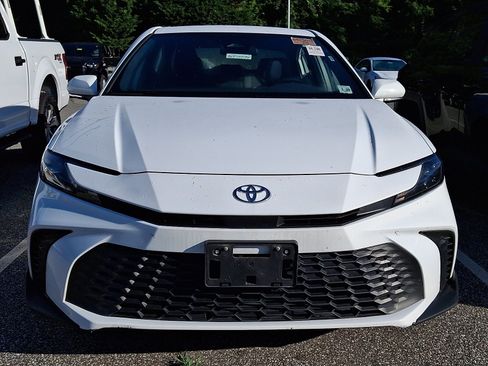 Used 2025 Toyota Camry SE FWD image 2
