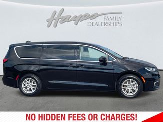 Used 2024 Chrysler Pacifica Touring-L FWD video 2