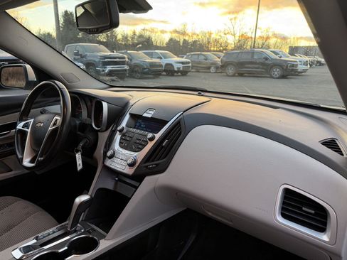Used 2011 Chevrolet Equinox LT w/ Driver Convenience Package image 24