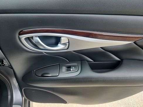 Used 2015 INFINITI Q70 3.7 image 31