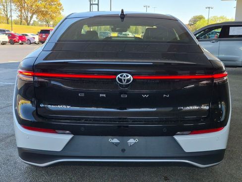 Used 2025 Toyota Crown Platinum image 4