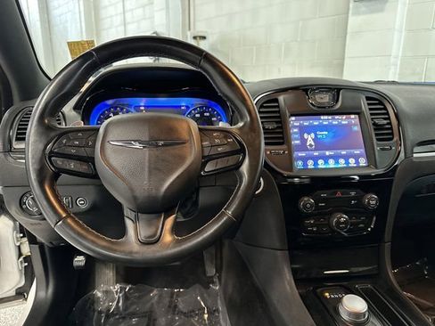 Used 2017 Chrysler 300 S image 5