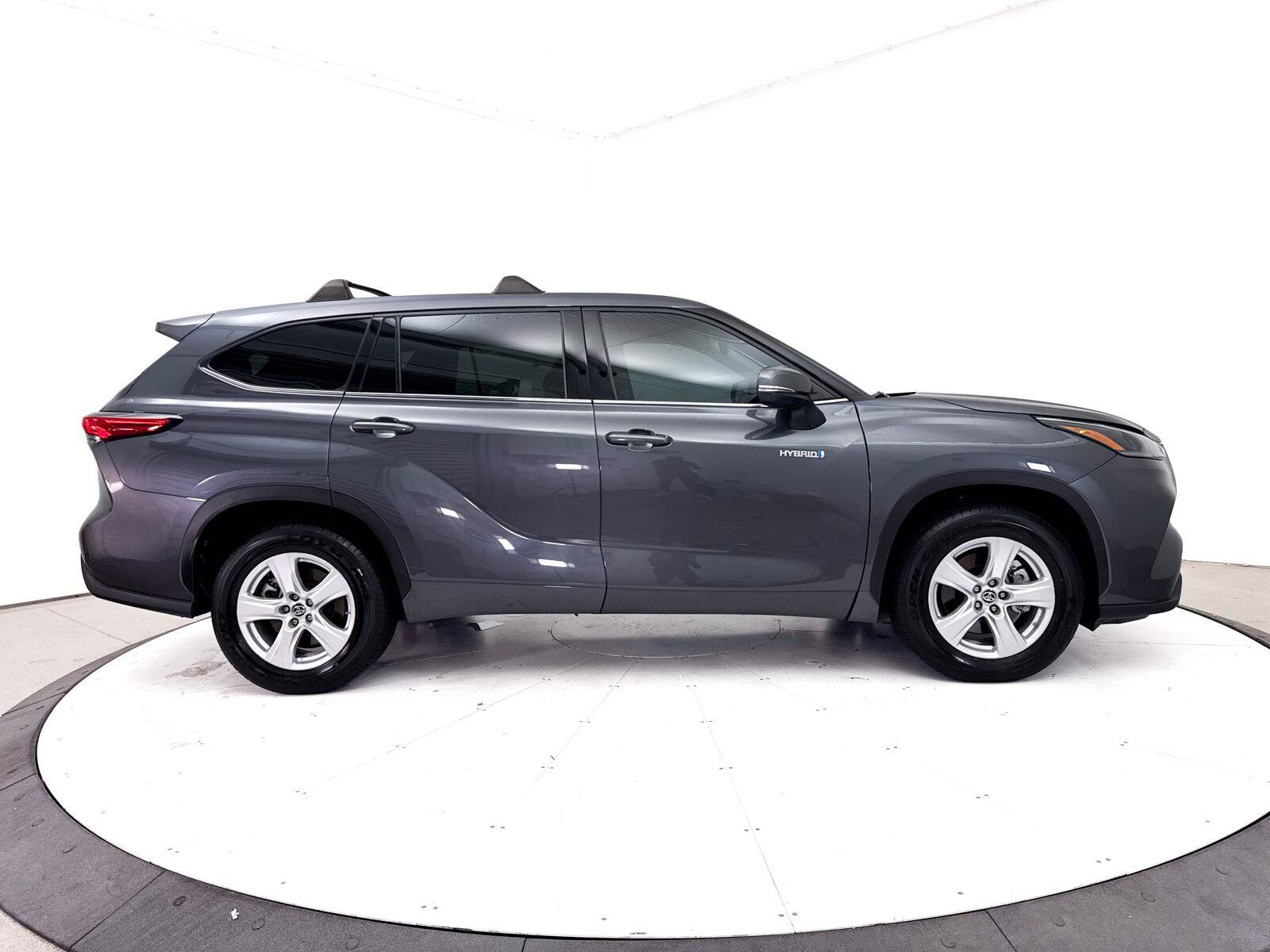 Used 2021 Toyota Highlander LE FWD image 41