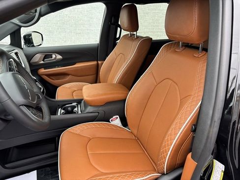 New 2026 Chrysler Pacifica Pinnacle image 11