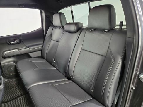 Used 2019 Toyota Tacoma TRD Off-Road image 16