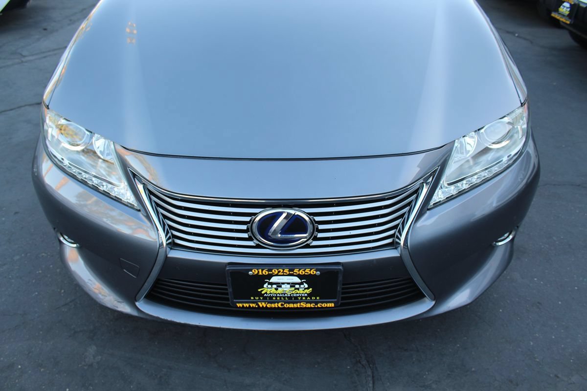 Used 2014 Lexus ES 300h w/ Luxury Package w/Bamboo Trim FWD image 9