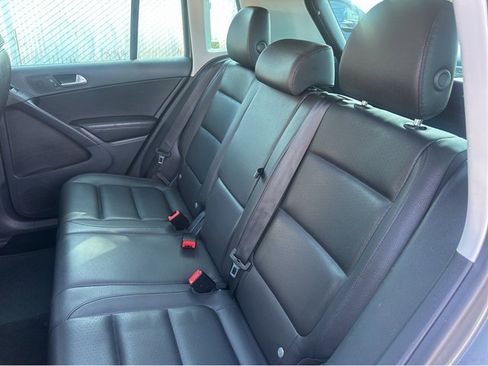 Used 2016 Volkswagen Tiguan SE image 16