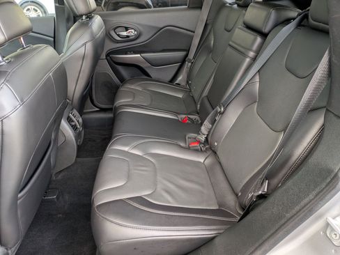 Used 2019 Jeep Cherokee Limited image 24