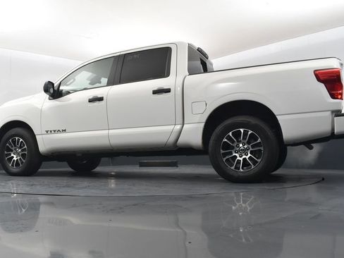 Used 2022 Nissan Titan SV image 13