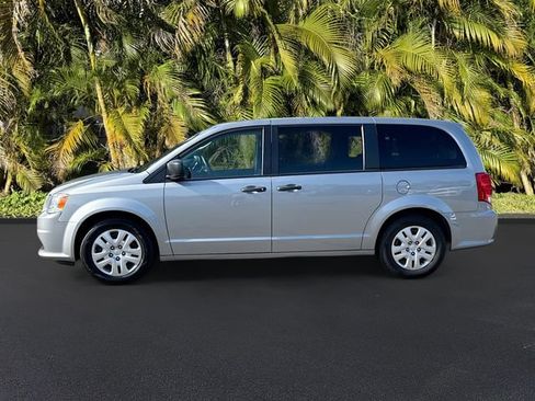 Used 2020 Dodge Grand Caravan SE FWD image 8