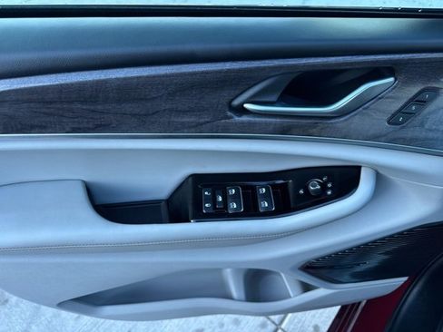 Used 2022 Jeep Grand Cherokee Overland w/ Advanced Protech Group III image 17