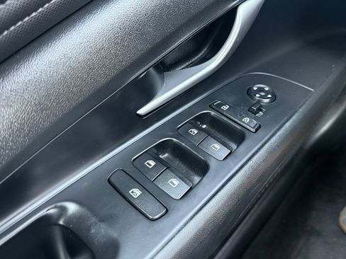 Used 2023 Hyundai Elantra Limited FWD image 20