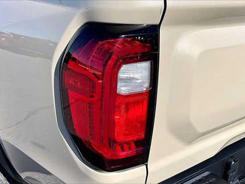 Used 2024 GMC Canyon AT4 w/ Technology Package image 27