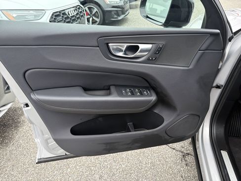 Certified 2025 Volvo XC60 B5 Core AWD/4WD image 5