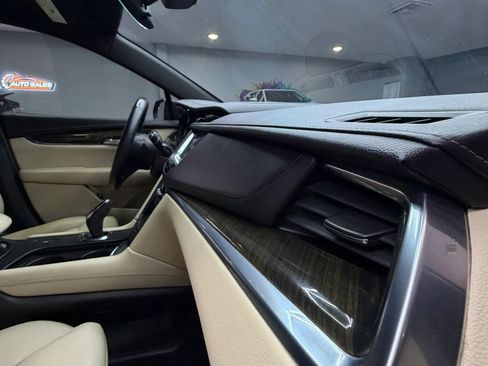 Used 2019 Cadillac XT5 FWD image 38