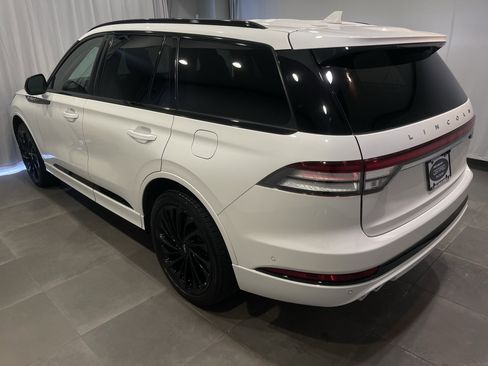 Used 2024 Lincoln Aviator Reserve w/ Equipment Group 201A image 4