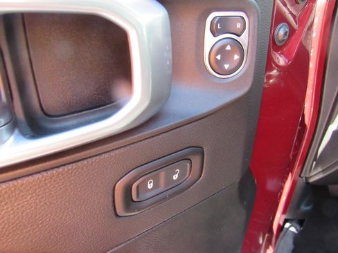 Used 2021 Jeep Gladiator Mojave AWD/4WD image 20