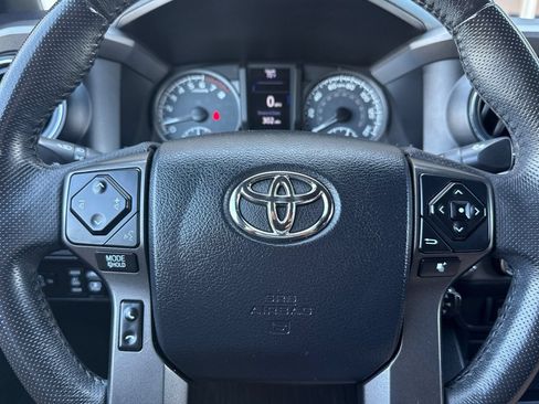 Used 2017 Toyota Tacoma TRD Off-Road w/ Premium & Technology Package AWD/4WD image 34