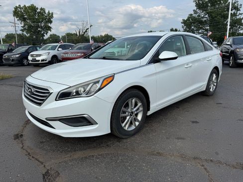 Used 2017 Hyundai Sonata SE FWD image 1