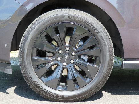 Used 2025 Ford Expedition Max Platinum w/ Stealth Appearance Package AWD/4WD image 13