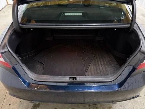 Used 2018 Toyota Camry SE w/ Moonroof Package FWD image 11