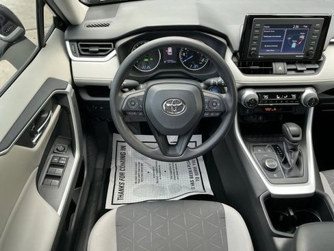 Used 2022 Toyota RAV4 XLE image 13