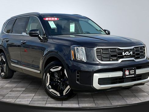 Used 2025 Kia Telluride S FWD image 4