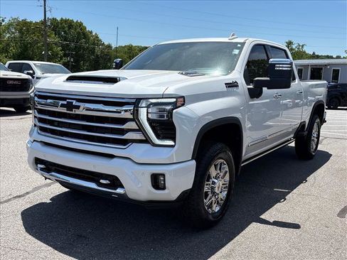 Certified 2025 Chevrolet Silverado 2500 High Country w/ High Country Premium Package AWD/4WD image 4
