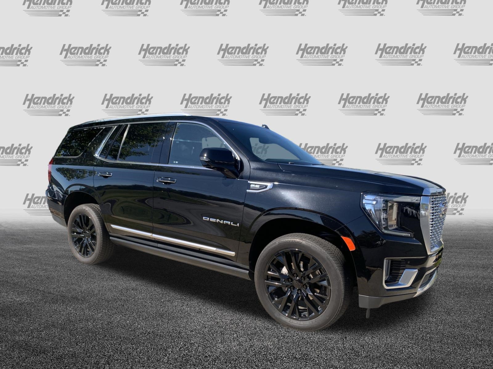 Used 2022 GMC Yukon Denali w/ Advanced Technology Package AWD/4WD image 2