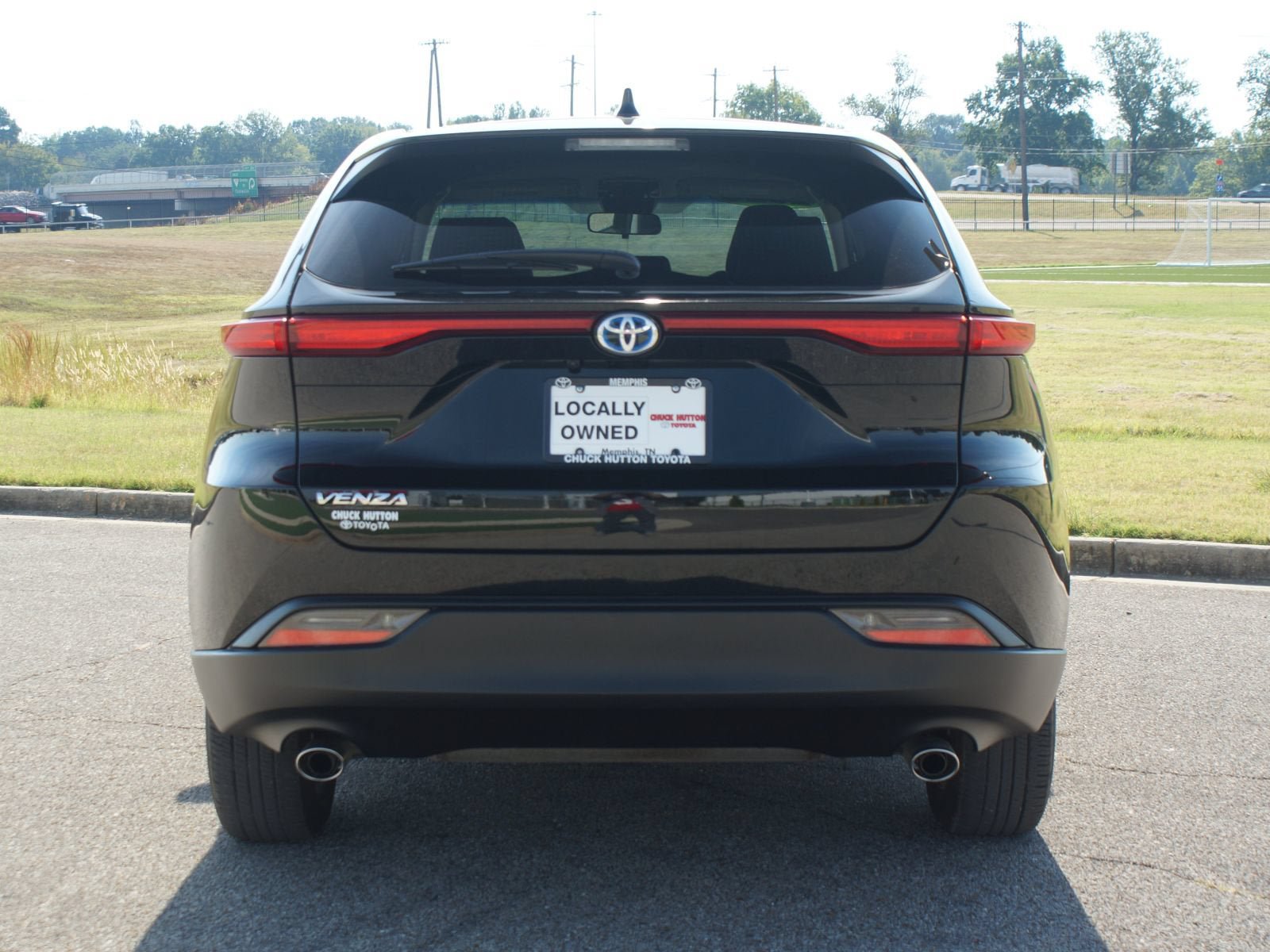 Used 2023 Toyota Venza LE AWD/4WD image 3
