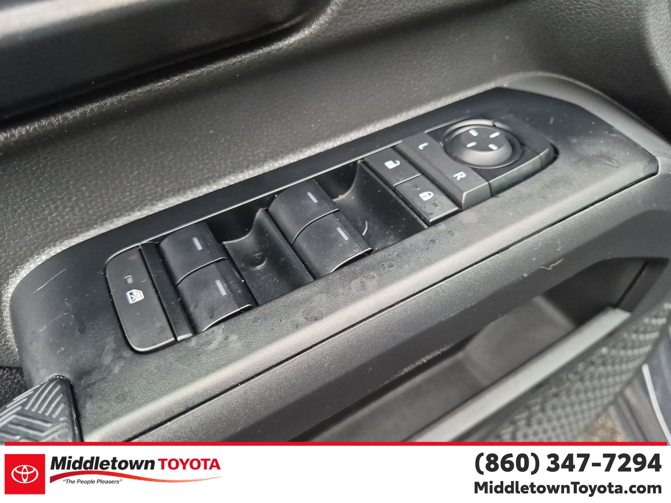 Used 2025 Toyota Tacoma SR5 AWD/4WD image 12