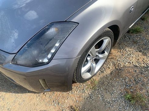 Used 2009 Nissan 350Z Touring RWD image 2
