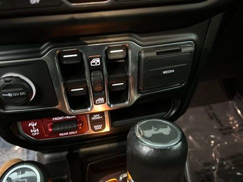 Used 2021 Jeep Wrangler Unlimited Rubicon w/ Xtreme Recon 35" Tire Package image 25