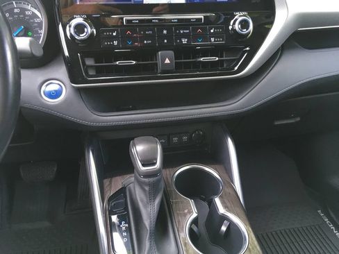 Used 2021 Toyota Highlander Platinum AWD/4WD image 18