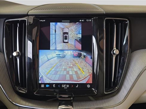 Used 2025 Volvo XC60 B5 Plus w/ Climate Package image 23