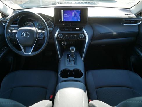 Used 2024 Toyota Venza LE image 15