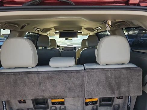 Used 2013 Toyota Sienna XLE w/ Premium Pkg image 20