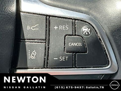 Used 2021 Toyota Highlander XLE FWD image 13