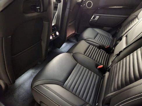 Used 2025 Land Rover Discovery S image 28