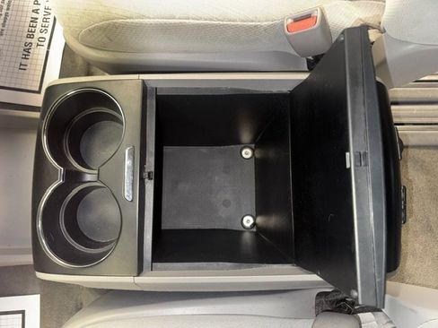 Used 2018 Toyota Sienna LE w/ Carpet Mat Package image 24