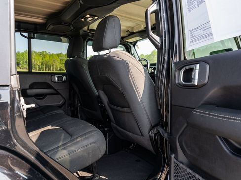 Used 2021 Jeep Wrangler Unlimited Sahara AWD/4WD image 13
