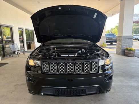 Used 2020 Jeep Grand Cherokee Altitude AWD/4WD image 13