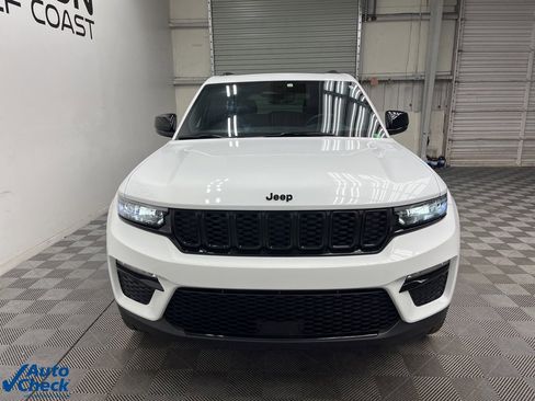 Used 2024 Jeep Grand Cherokee Limited w/ Black Appearance Package image 9