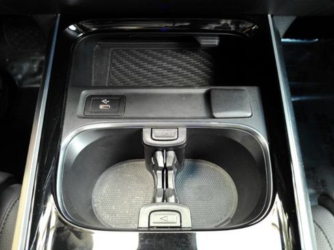 Used 2024 Mercedes-Benz GLB 250 w/ Driver Assistance Package image 48