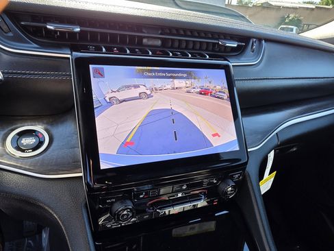 New 2025 Jeep Grand Cherokee Limited image 16